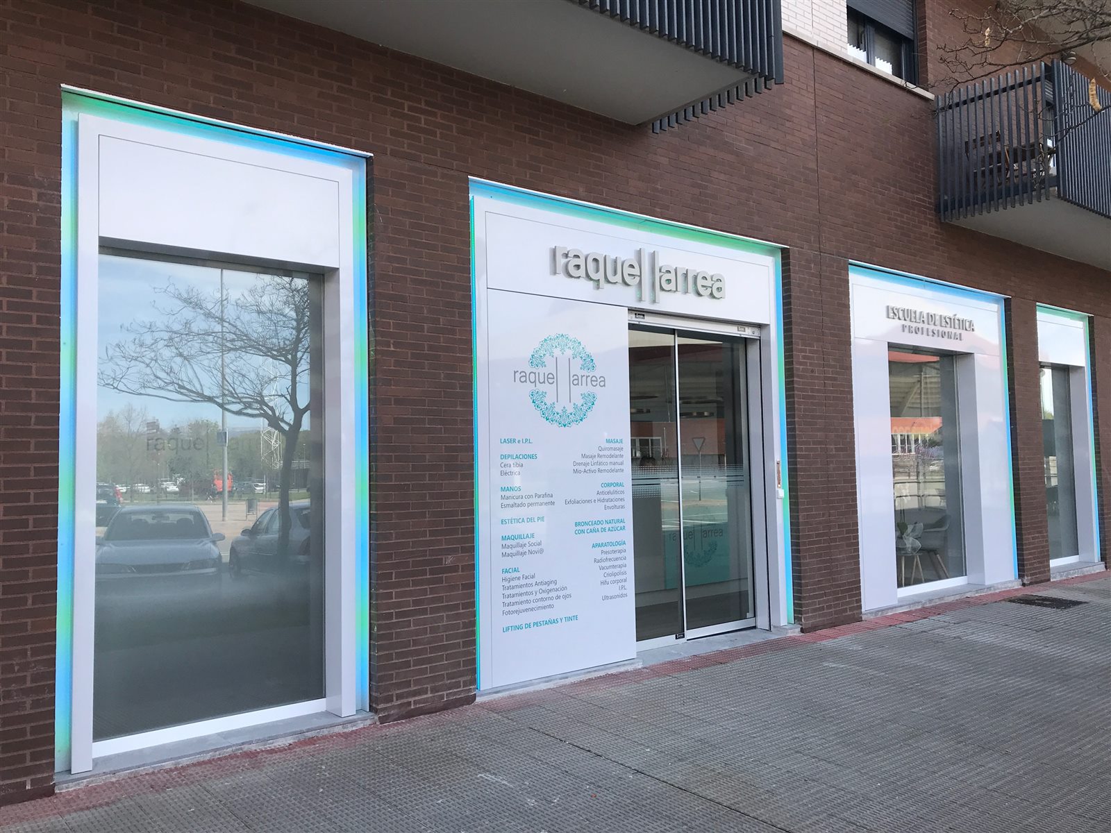 Fachada de la Escuela de Estética Profesional Raquel Larrea en Logroño
