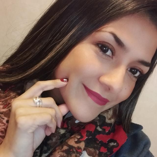 Claudia, alumna de la Escuela de Estética Raquel Larrea
